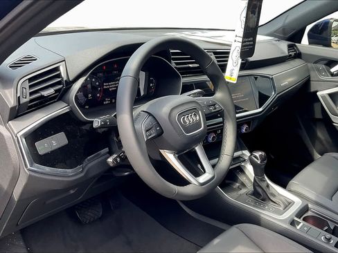 Used 2025 Audi Q3 2.0T Premium w/ Convenience Package AWD/4WD image 8