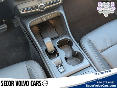 Used 2024 Volvo XC40 B5 Core image 22
