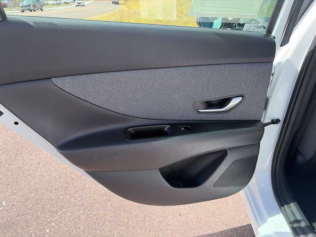 Certified 2025 Hyundai Elantra Limited FWD image 14