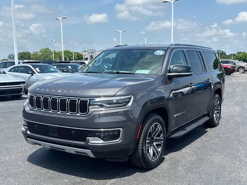 Used 2024 Jeep Wagoneer L Series II w/ Flexible Seating Group AWD/4WD image 7