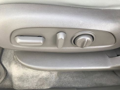 Used 2020 Chevrolet Traverse LT w/ LT Premium Package image 17