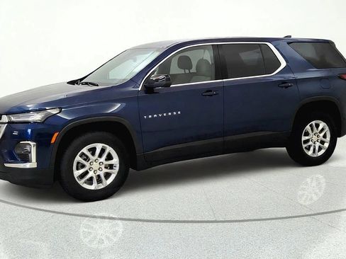 Used 2023 Chevrolet Traverse LS FWD image 3