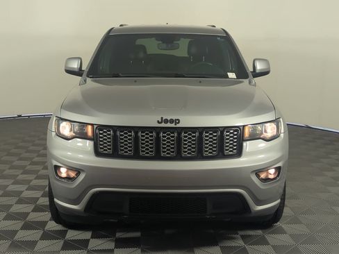 Used 2018 Jeep Grand Cherokee Altitude RWD image 9