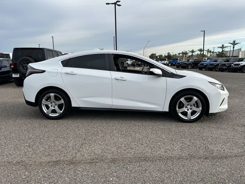 Used 2017 Chevrolet Volt LT w/ Comfort Package image 6