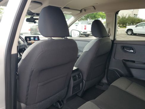 Certified 2022 Nissan Rogue SV image 14