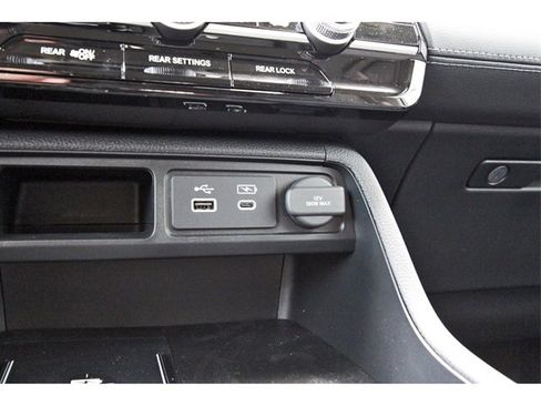 New 2025 Honda Pilot Touring image 24