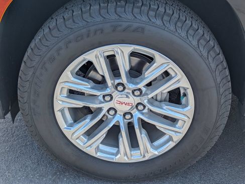 Used 2023 GMC Yukon XL SLT w/ SLT Premium Package AWD/4WD image 13