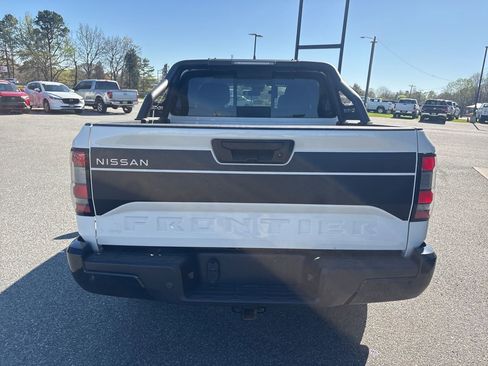 Used 2024 Nissan Frontier SV w/ Hardbody Edition image 9