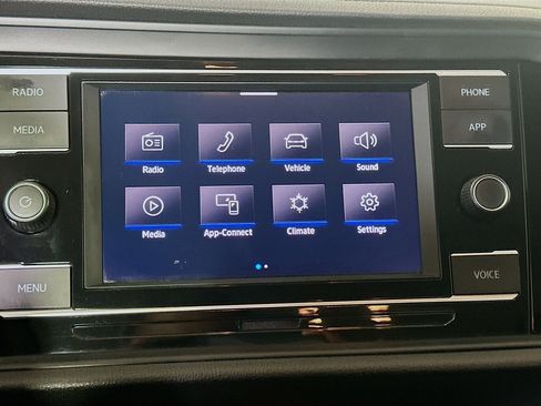 Used 2024 Volkswagen Jetta SE image 21