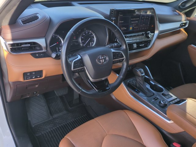 Used 2022 Toyota Highlander Platinum AWD/4WD image 17