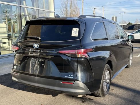 Used 2021 Toyota Sienna LE image 7