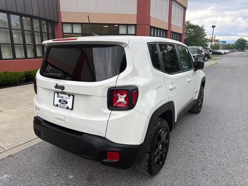Used 2023 Jeep Renegade Latitude AWD/4WD image 7
