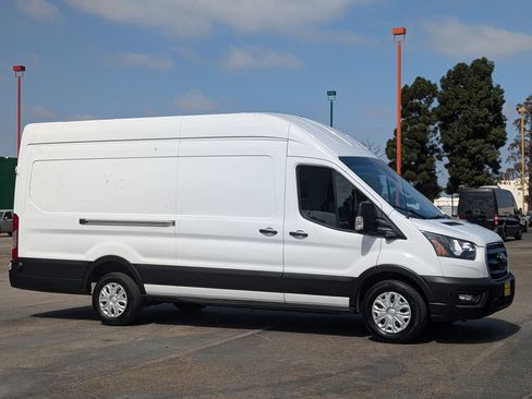 Used 2022 Ford E-Transit 148 High Roof Extended image 1