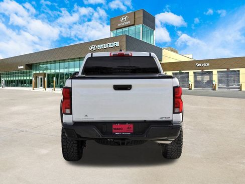 Used 2025 Chevrolet Colorado ZR2 w/ Technology Package image 7