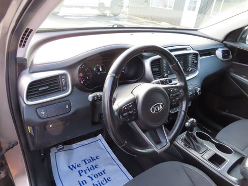 Used 2017 Kia Sorento LX w/ LX Convenience Package image 27