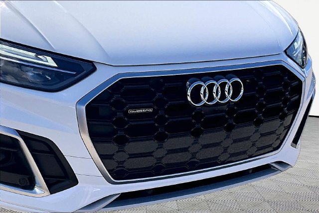Used 2023 Audi Q5 2.0T Premium Plus w/ Premium Plus Package AWD/4WD image 30