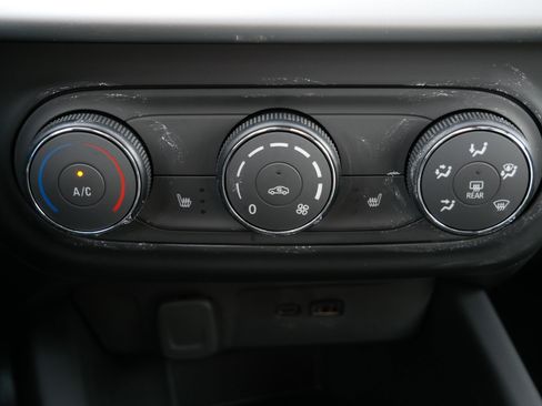 New 2026 Chevrolet Trax RS w/ Sunroof Package image 8