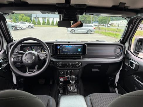 Used 2024 Jeep Wrangler Unlimited Rubicon 4xe AWD/4WD image 8