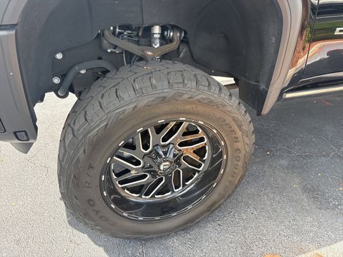 Used 2024 GMC Sierra 2500 Denali Ultimate image 9