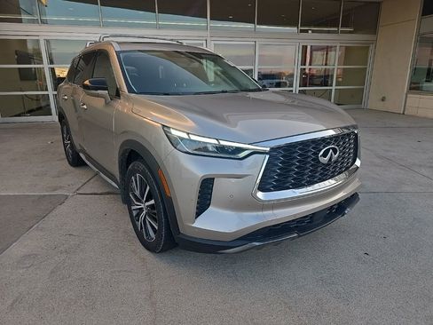 Used 2025 INFINITI QX60 Sensory w/ Vision Package image 2