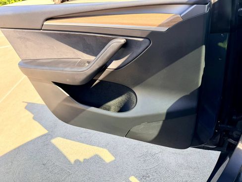 Used 2023 Tesla Model Y AWD image 23