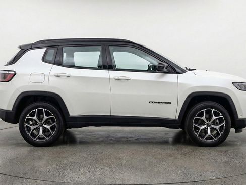 Used 2025 Jeep Compass Limited image 9