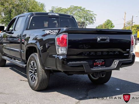 Used 2021 Toyota Tacoma TRD Sport w/ TRD Premium Sport Package AWD/4WD image 17