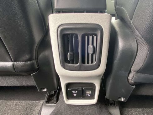 Used 2019 Jeep Compass Latitude FWD image 11