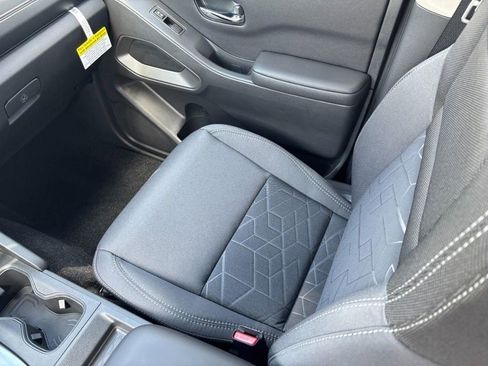 New 2025 Nissan Frontier SV w/ SV Convenience Package RWD image 10