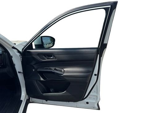 Used 2023 Nissan Pathfinder SV image 18