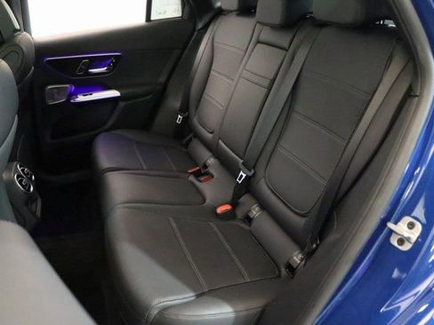 Used 2025 Mercedes-Benz GLC 300 4MATIC image 15