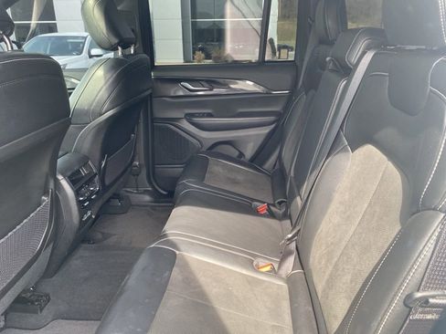 Used 2023 Jeep Grand Cherokee Altitude AWD/4WD image 18