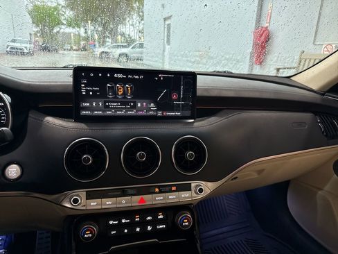 Used 2022 Kia Stinger GT2 image 39