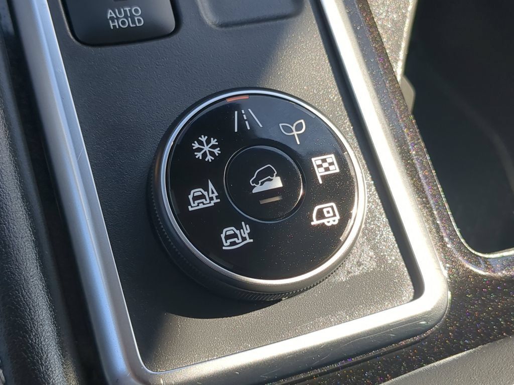 Used 2024 Nissan Pathfinder SV AWD/4WD image 25
