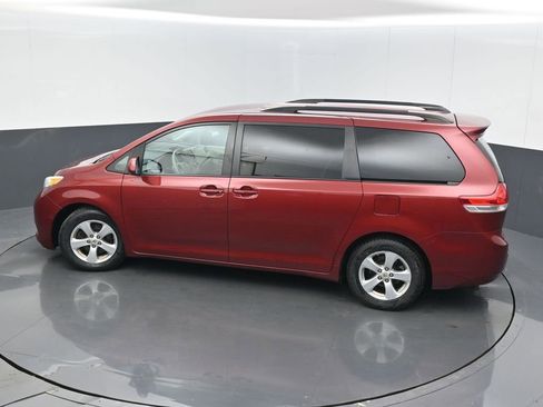 Used 2012 Toyota Sienna LE w/ Towing Pkg image 35