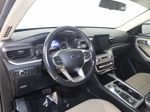 Used 2021 Ford Explorer XLT image 24