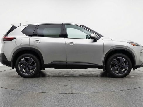 Used 2025 Nissan Rogue SV FWD image 11