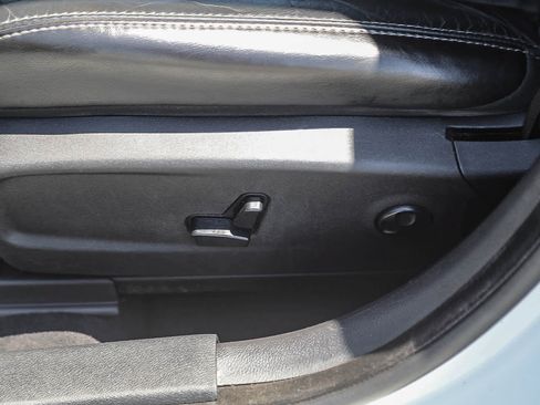 Used 2018 Chrysler 300 S RWD image 19