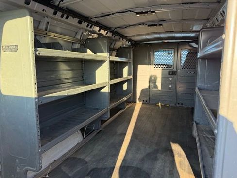 Used 2017 Chevrolet Express 2500 Extended image 9