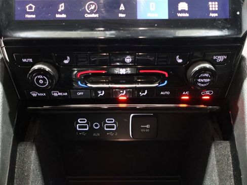 Used 2023 Jeep Grand Cherokee Limited image 30