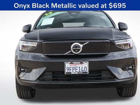 Used 2023 Volvo XC40 Recharge Plus image 2