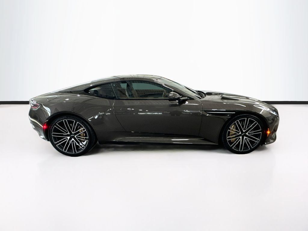Used 2024 Aston Martin DB12 Coupe RWD image 4