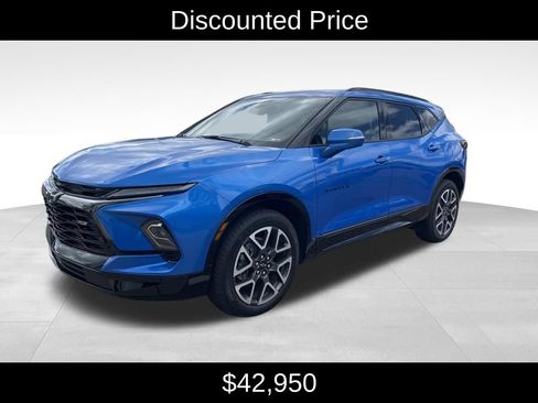 Used 2025 Chevrolet Blazer RS w/ Driver Confidence II Package AWD/4WD image 3