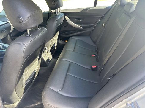 Used 2018 BMW 320i xDrive Sedan w/ Premium Package AWD/4WD image 13