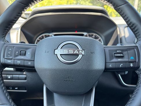 Used 2025 Nissan Rogue SV AWD/4WD image 30