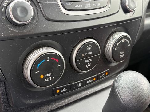 Used 2012 MAZDA MAZDA5 Sport FWD image 8