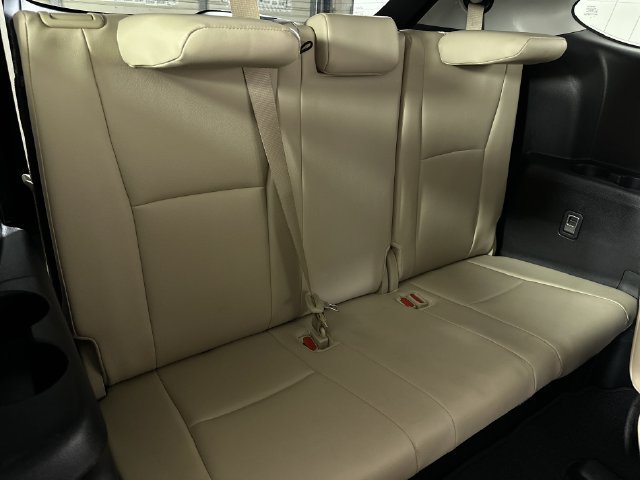 Used 2024 Toyota Highlander XLE AWD/4WD image 28