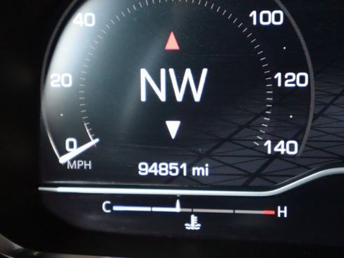 Used 2023 GMC Yukon XL SLT image 34