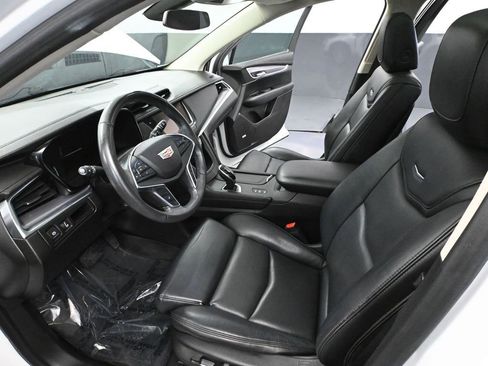 Used 2017 Cadillac XT5 Luxury image 24