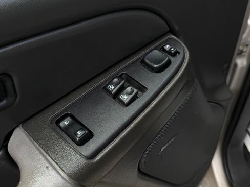 Used 2006 Chevrolet Silverado 1500 LT w/ Onstar Plus Package RWD image 12